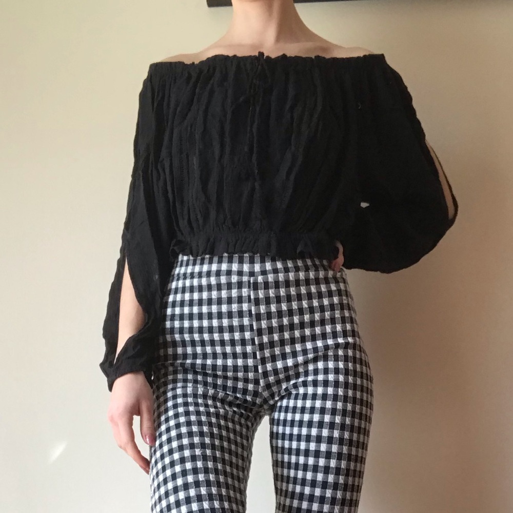 Abercrombie black crop top